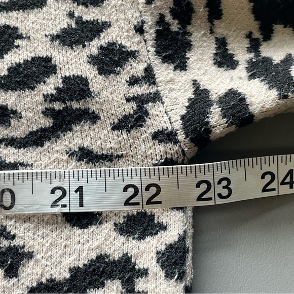 T Tahari Animal Print Cropped Sweater – Size Small - Picture 10 of 11